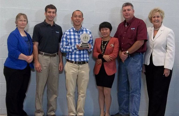 అమెరికన్ కస్టమర్ చైనాలోని యూలిన్‌ను సందర్శించారు